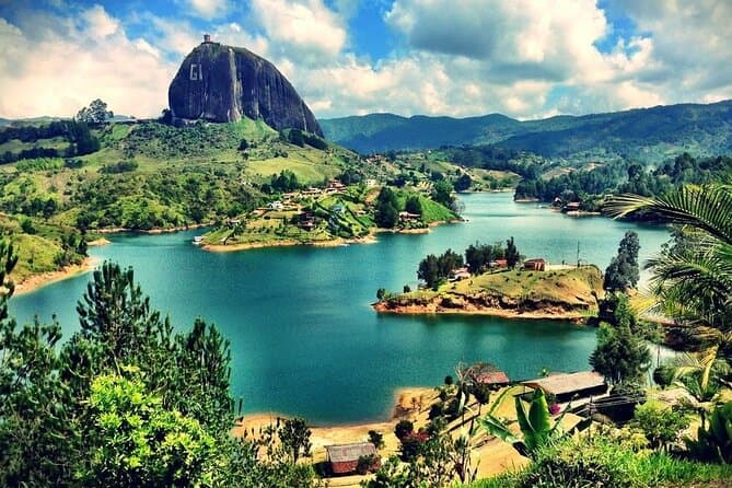 El Peñón de Guatapé rising above the turquoise reservoir