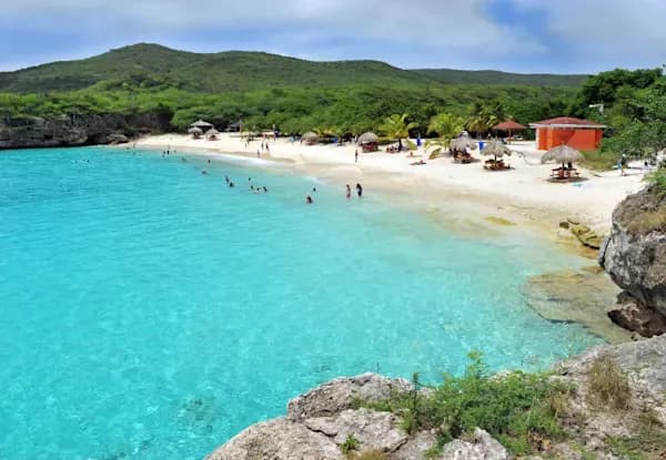 The vivid blue cove of Playa Kenepa (Knip), Curaçao