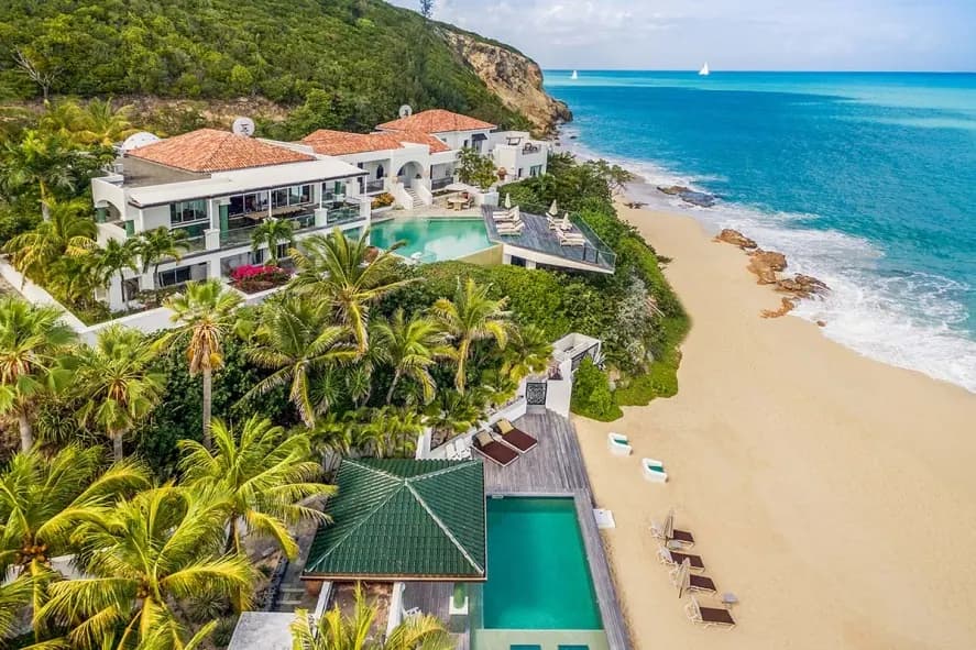 A beachfront villa, pools and turquoise sea in Terres Basses, Saint-Martin