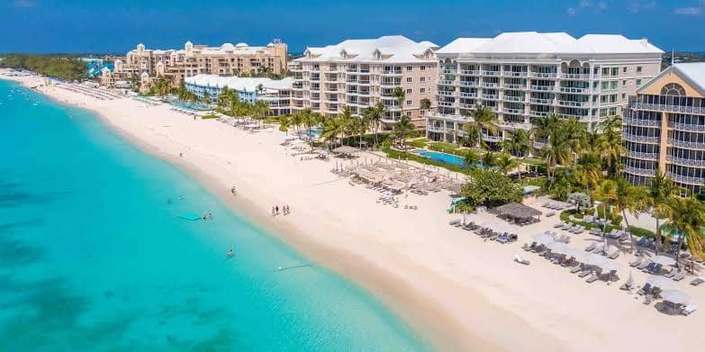 White sand and turquoise water at Seven Mile Beach, a short transfer from Owen Roberts International Airport (GCM), Grand Cayman